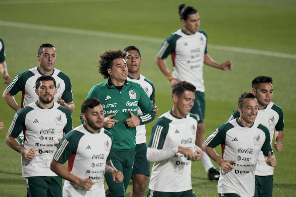 Los jugadores de México durante un entrenamiento en Jor, Qatar, el miércoles 23 de noviembre de 2022. (AP Foto/Moisés Castillo)