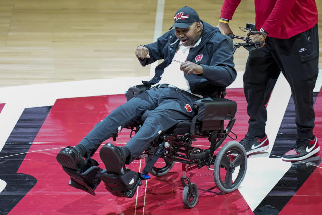 Ex-Wisconsin assistant coach Howard Moore gets standing ovation at game  after 2019 car wreck