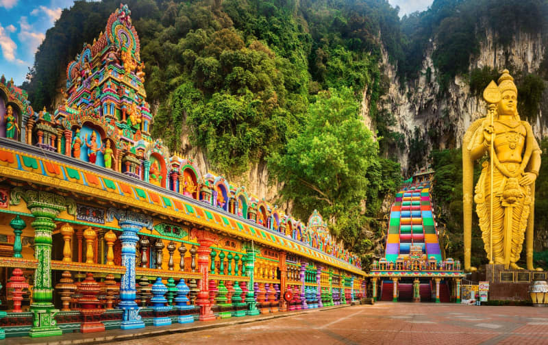 Colourful steps leading up to the Batu Caves. Khoroshunova/Tourism Malaysia/dpa