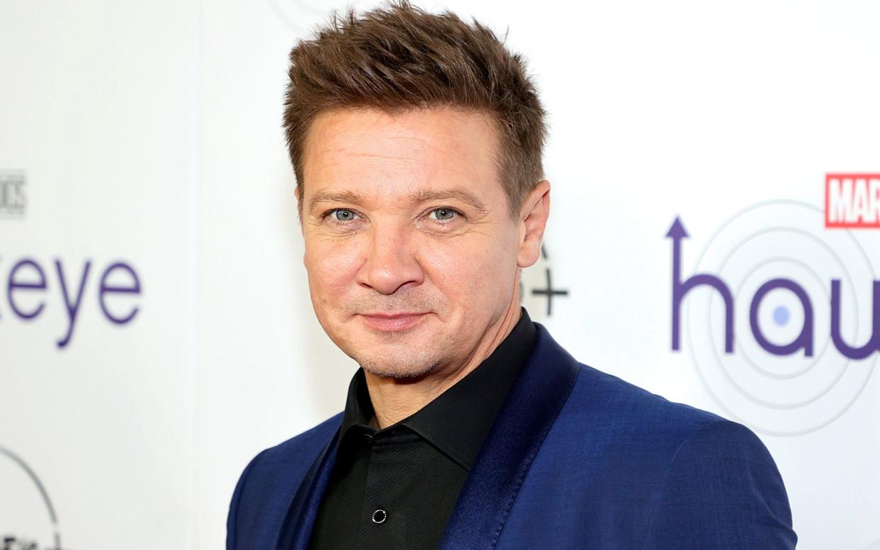 Jeremy Renner (52) ist nach seinem Unfall mit einem Schneepflug am Neujahrstag wieder auf dem Weg der Besserung. Er erlitt 30 Knochenbrüche und schwere Traumata - jetzt teilt er seine Fortschritte auf Social Media. (Bild: 2021 Getty Images/Theo Wargo)