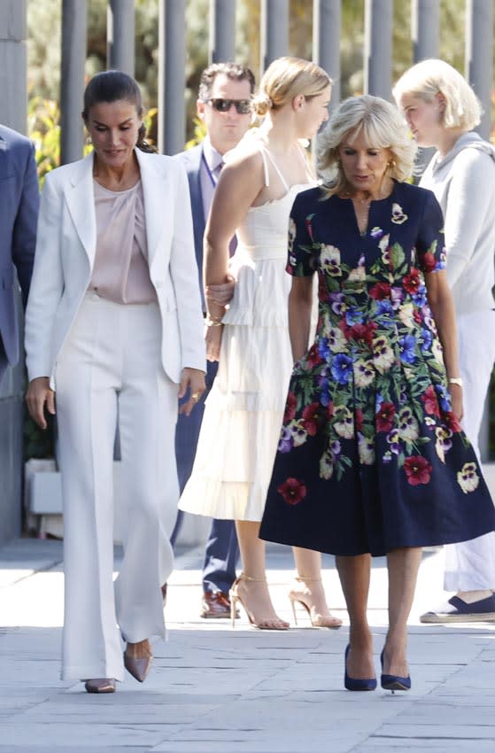 Jill Biden con sus nietas y la reina Letizia