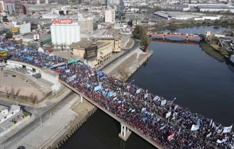 Diversas agrupaciones se manifestaron hoy a dos décadas de la denominada "masacre de Avellaneda"