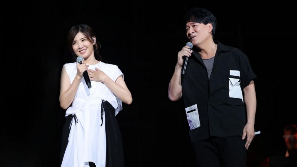 周華健高雄演唱會嘉賓邀請到蘇慧倫，兩人合唱〈被動〉和〈家後〉。（圖／滾石唱片提供）