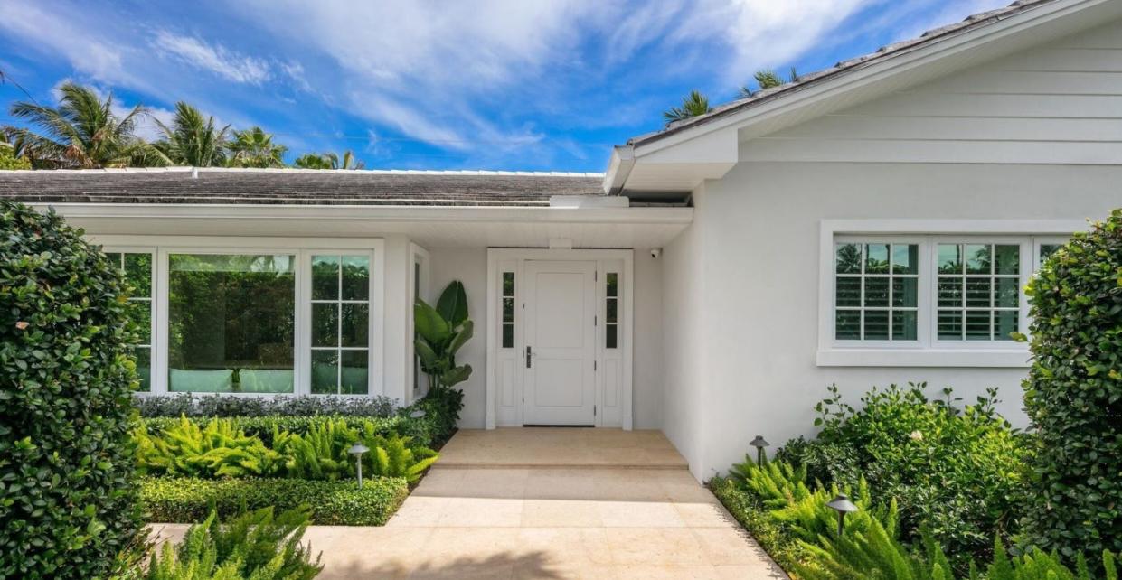 A renovated four-bedroom, Bermuda-style house has changed hands for a recorded $9.55 million on the North End of Palm Beach.