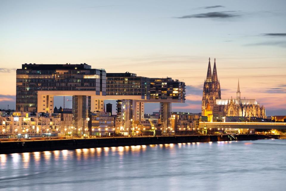 Take in the views over the Rhine River in Cologne (Francesco Carovillano / GNTB)