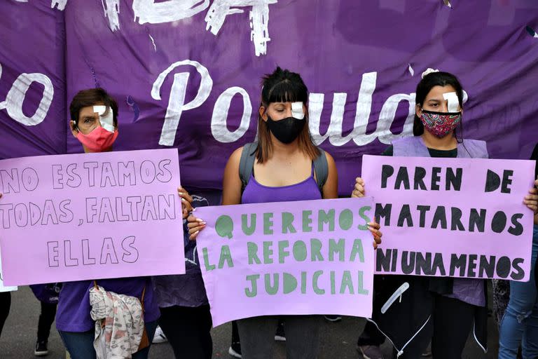 Reforma judicial y críticas al Gobierno y al acuerdo con el FMI, entre las consignas que se plantearon ayer en la marcha de Ni Una Menos