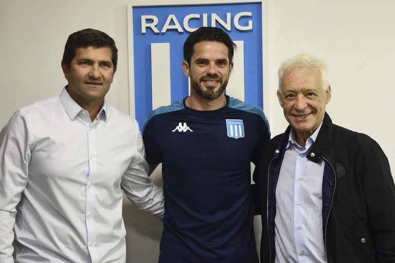 Rubén Capria, exmanager, Fernando Gago, exDT, y Víctor Blanco, presidente de Racing; la Academia necesita un entrenador y designar un nuevo director deportivo