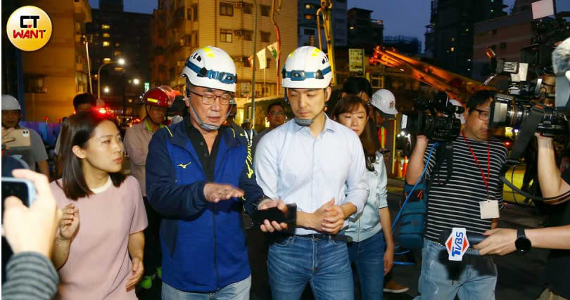 台北市副市長李四川（著藍外套者）獲不少藍營民代相挺，是下屆新北市長藍營活棋。（圖／記者黃鵬杰 攝）