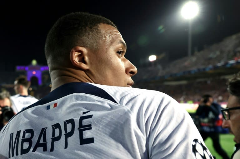 El futbolista Kylian Mbappé, después de uno de sus goles para la victoria por 4-1 del PSG ante el FC Barcelona, que clasificó a los franceses para semifinales de la Liga de Campeones, el 16 de abril de 2024 en la ciudad española (Franck Fife)