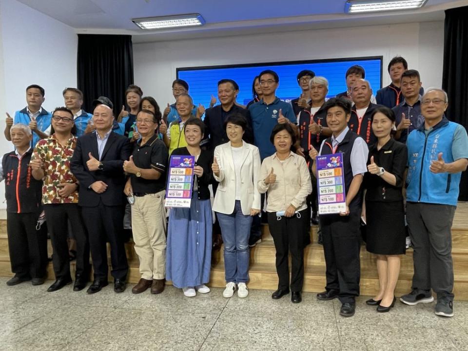 振興震後觀光，台東縣政府再加碼千萬旅遊補助，旅宿業者也推出消費券住宿折扣方案。（記者鄭錦晴攝）