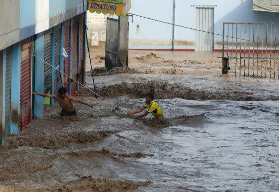 "El Niño Costero" continúa azotando a Perú, con 72 muertos