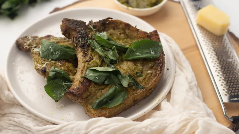 Pesto pork chops