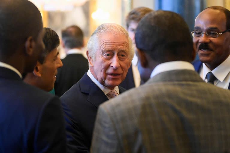 Después de 70 años, Reino Unido aguarda por la coronación de Carlos III (Photo by TOBY MELVILLE / POOL / AFP)