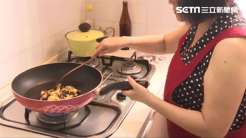 妻子才發現，原來婆婆給她吃的都是剩菜剩飯。（示意圖／資料照）