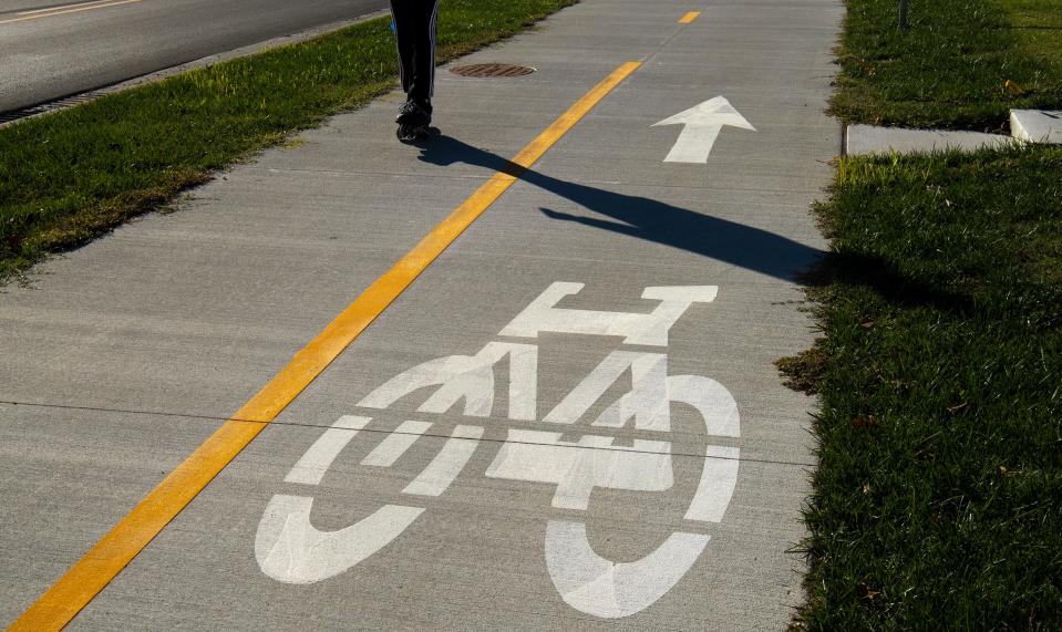 The South Pointe Square concept design includes right of way dedication that would be used to create bike lanes and pedestrian sidewalks along Port Royal Road.