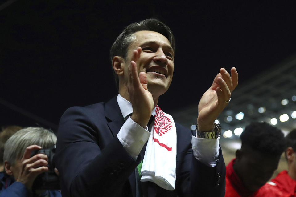 Bayern coach Niko Kovac celebrates with his players with the trophy after winning the German soccer cup, DFB Pokal, final match between RB Leipzig and Bayern Munich at the Olympic stadium in Berlin, Germany, Saturday, May 25, 2019. (AP Photo/Matthias Schrader)