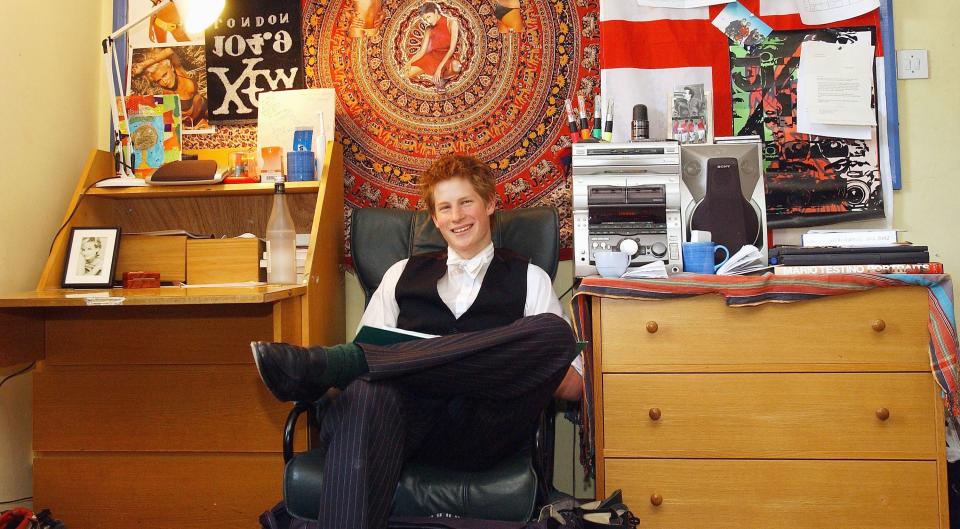 prince harry eton college dorm room