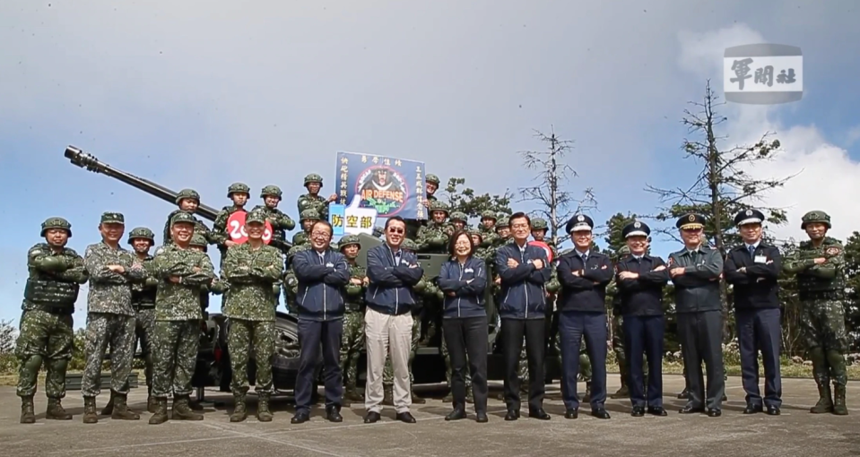 蔡英文今視察位在樂山雷達站的「空軍偵蒐預警中心」及「空軍防空連」。（圖／翻攝軍聞社）
