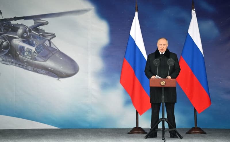 Russian President Vladimir Putin speaks during the ceremony of presenting state awards to military units and units of the Aerospace Forces at the Chkalovsky airfield. -/Kremlin/dpa