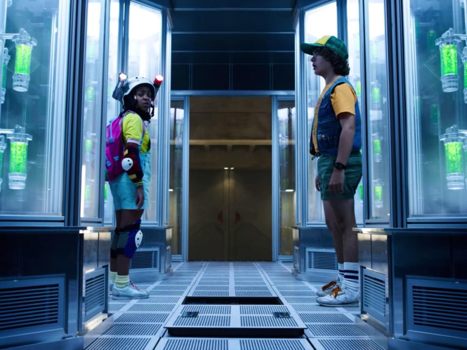 Erica and Dustin in Russian lab Stranger Things 3 Netflix S3E6