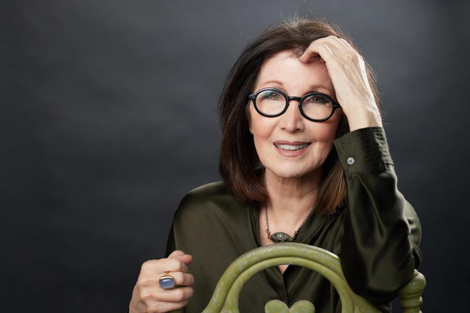 Joanna Gleason has written and directed her first feature film, "The Grotto," a moving look at loss, healing and identity, set amid the backdrop of a struggling gay nightclub in the California desert.