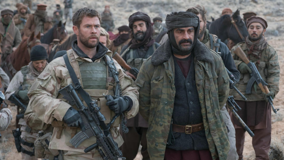 Die wahre Geschichte des Kriegsdramas "Operation: 12 Strong" ist eine, die nur wenige Menschen kennen. 12 Soldaten reiten auf ihren Pferden in den Krieg und kämpfen gegen tausende Terroristen. Ungewöhnlich, ja, aber auch sehenswert?