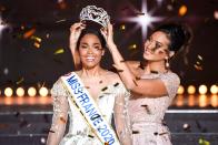 <em>"Je ne sais pas quoi dire... J'ai longtemps hésité à me présenter à Miss France.. (...) Cette victoire je la donne à la Guadeloupe et à la France"</em>, a prononcé la jeune femme, très émue, tout juste sacrée. À 22 ans, celle qui a devancé Miss Provence (1ère dauphine), Miss Tahiti (2e dauphine), Miss Bourgogne (3e dauphine) et Miss Côte d'Azur (4e dauphine), est particulièrement fière de son île et de sa ville natale, Gosier.