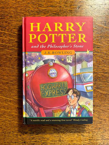 <p>HANSONS AUCTIONEERS</p> First edition <em>Harry Potter and the Philosophers Stone</em>