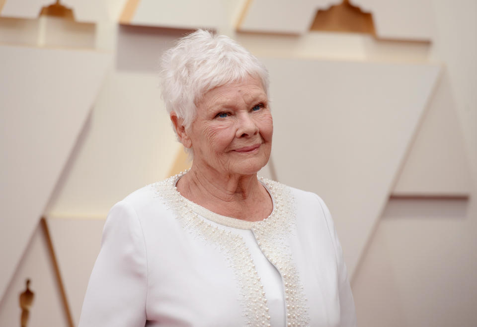 Judi Dench fue clara y directa a la hora de ayudar a Emily Blunt a decidir el rumbo de su carrera cuando recién empezaba. (Foto de Gilbert Flores/Variety/Penske Media via Getty Images)