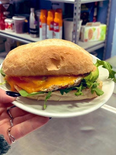 Recentlyl Petit Poutinerie began serving its version of the no-longer-available Hart’s Signature Breakfast Sandwich.