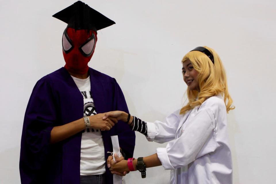 Spiderman and Gwen Stacy cosplayers. (Photo: Sharlene Sankaran/ Yahoo Newsroom)