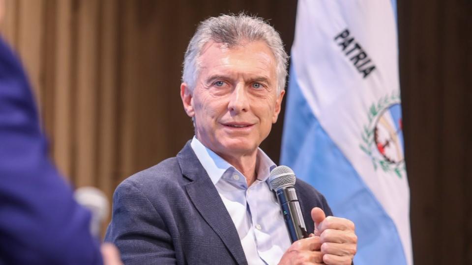 Mauricio Macri, ex presidente, se muestra cercano a la vicepresidenta Victoria Tolosa.