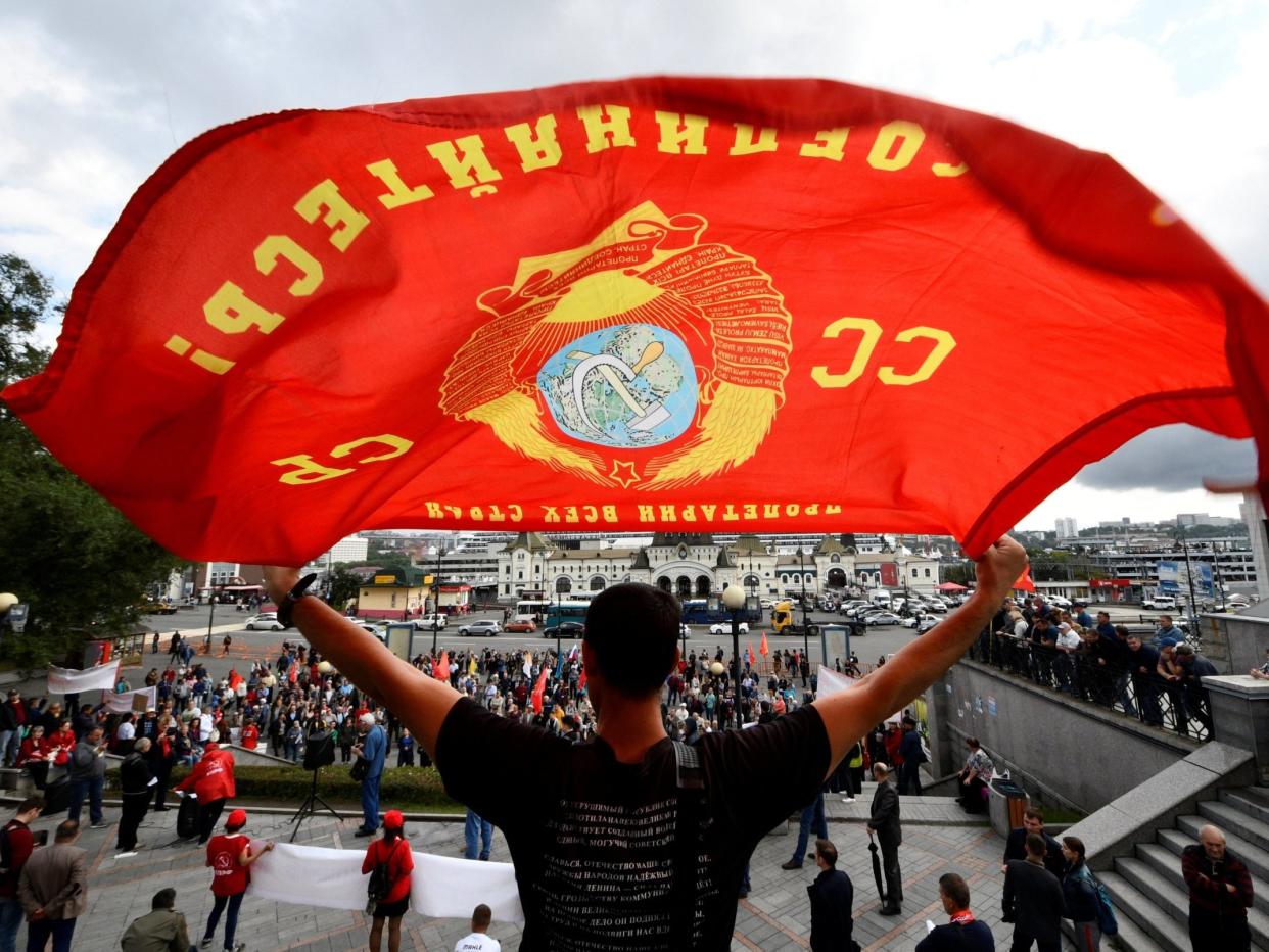 Communist Party supporters protested in Vladivostok: Reuters