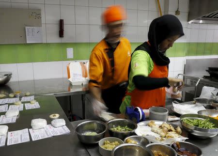 Workers of MyMeals, a food delivery service, prepare dinner for people with diabetes at Cikokol district near Jakarta, Indonesia, April 25, 2016. REUTERS/Beawiharta