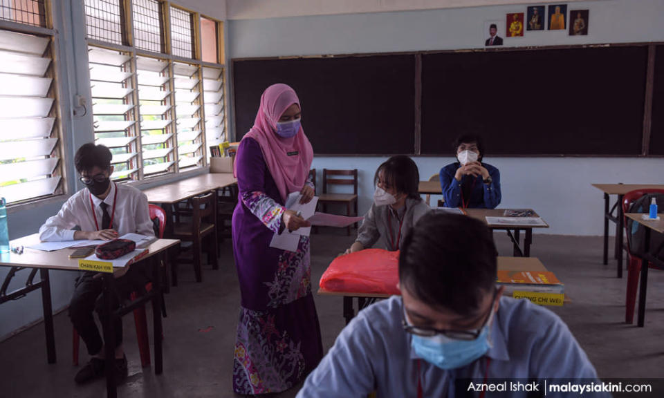 DAP leader suspects Umno agenda behind  &#39;teachers in politics&#39; move