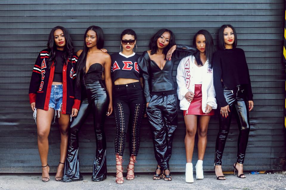 Maya Allen, far left, and members of the Alpha Chapter of Delta Sigma Theta Sorority, Inc. pose for an epic photo during Howard University’s 2017 homecoming. (Photo: <a href="http://www.instagram.com/Srashid3" rel="nofollow noopener" target="_blank" data-ylk="slk:Samira Rashad;elm:context_link;itc:0;sec:content-canvas" class="link ">Samira Rashad</a>)