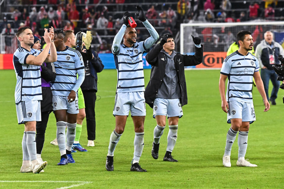 No. 8 Sporting KC upset No. 1 St. Louis in Game 1. Can they finish off the top seed at home? (Rick Ulreich/Icon Sportswire via Getty Images)