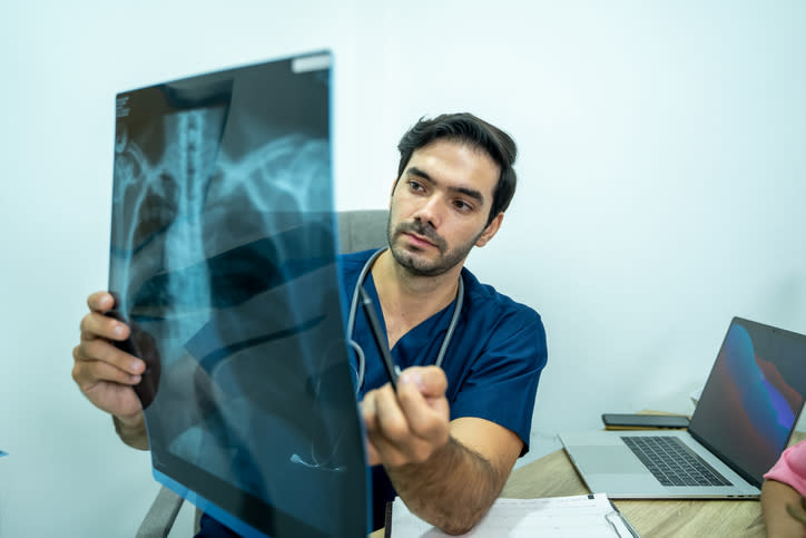 Qué es y cómo tratar la tuberculosis ósea