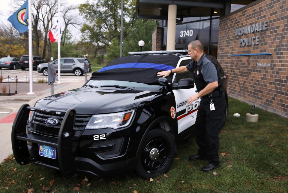 2 police officers fatally shot near Des Moines, Iowa