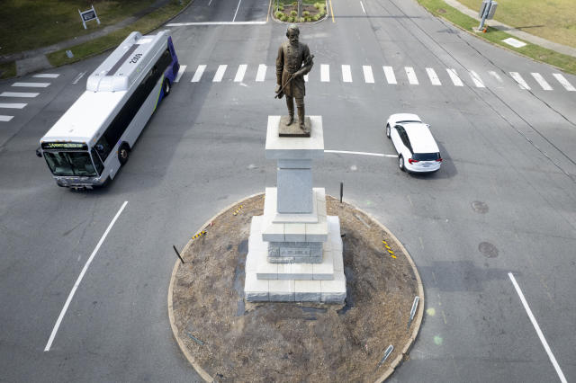 Monumental Decision: The Boss to Take Rightful Place in Monument Park;  Yankees' Tradition of Honoring Greats in Granite Continues « The Captain's  Blog