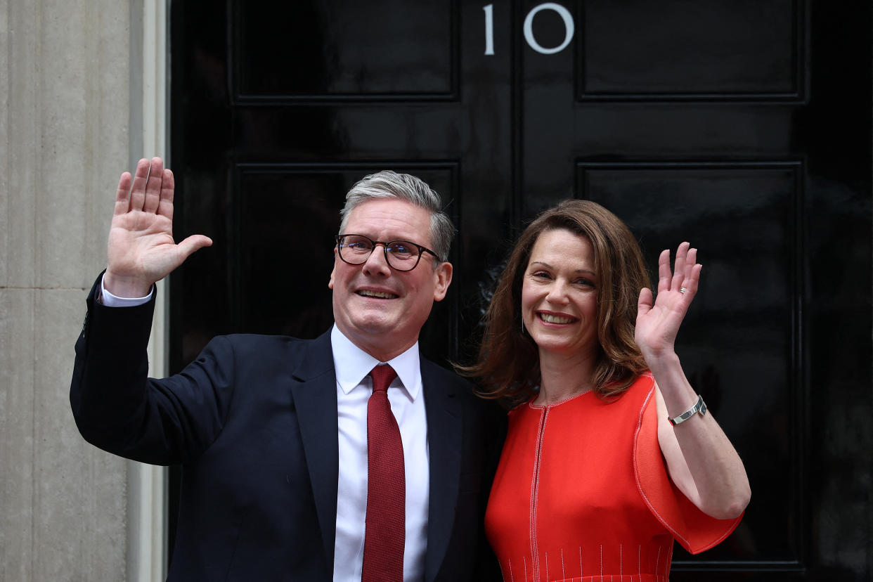 TOPSHOT - Britain's incoming Prime Minister Keir Starmer and leader of the Labour Party, and his wife Victoria pose on the steps of 10 Downing Street in London on July 5, 2024, a day after Britain held a general election. Starmer became Britain's new prime minister, as his centre-left opposition Labour party swept to a landslide general election victory, ending 14 years of right-wing Conservative rule. (Photo by HENRY NICHOLLS / AFP) (Photo by HENRY NICHOLLS/AFP via Getty Images)