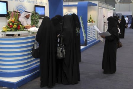 FILE PHOTO: Saudi Arabian women, seeking a job, talk with recruiters during a job fair in Riyadh January 25, 2012.  REUTERS/ Stringer