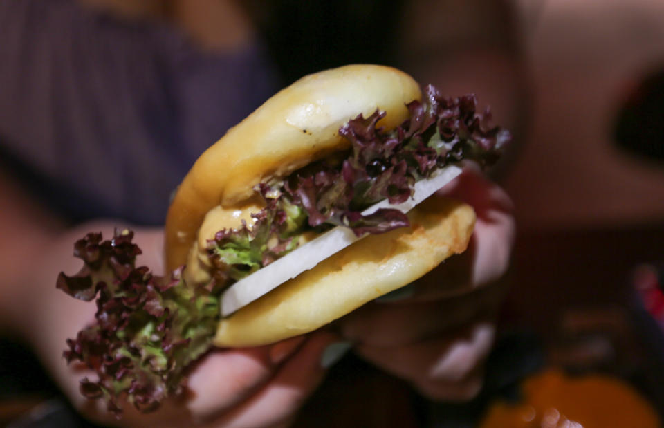 ju hua tai - grilled eel bao