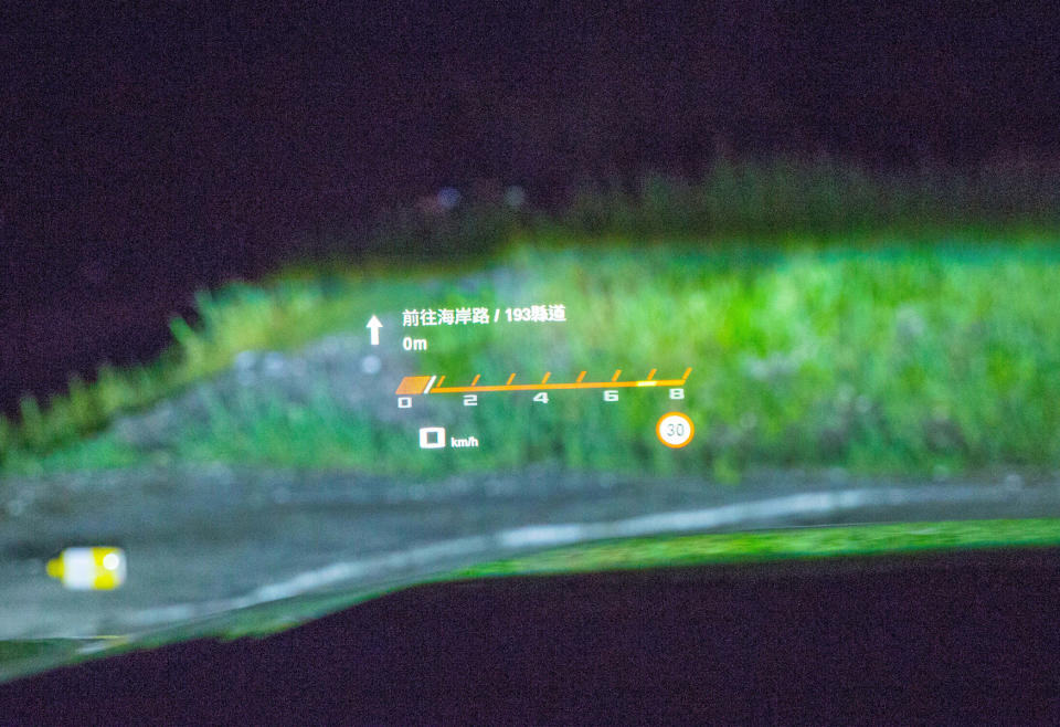 首見於BMW M2車系的M車況抬頭顯示器，結合M專屬介面及換檔指示燈，讓駕駛能全心投入駕馭。