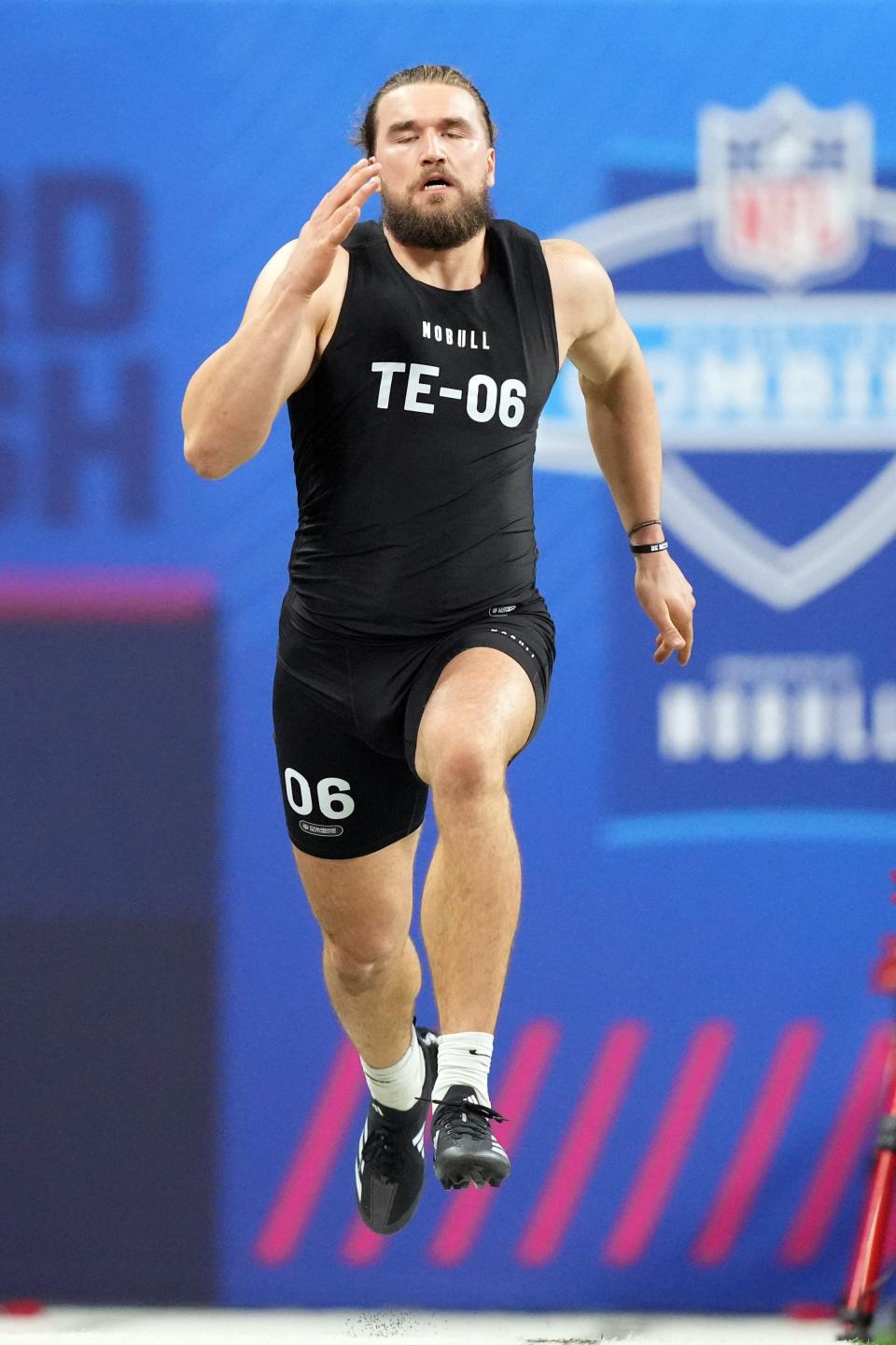 Mar 1, 2024; Indianapolis, IN, USA; Colorado State tight end Dallin Holker (TE06) works out during the 2024 NFL Combine at Lucas Oil Stadium. Mandatory Credit: Kirby Lee-USA TODAY Sports