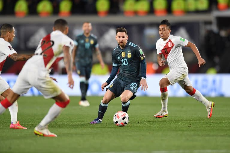 Messi buscó toda la noche un gol que se le niega ante Perú: nunca le marcó en eliminatorias. El capitán había marcado antes el valor que tendría la victoria