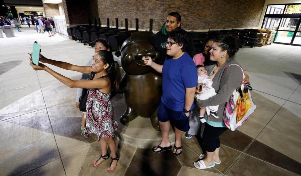 Minutes before the opening Tiffany Bonilla makes a selfie of her group with the bronze Buc-ee’s statue.