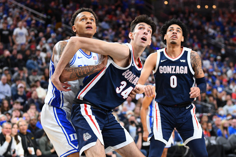 Gonzaga forward Chet Holmgren boxes out Duke Blue Devils forward Paolo Banchero