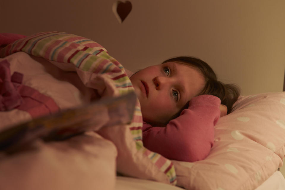 Wenn Kinder länger als vier Wochen Schlafprobleme haben, sollte man einen Arzt aufsuchen, rät eine Expertin. - Copyright: picture alliance / Shotshop | Monkey Business 2