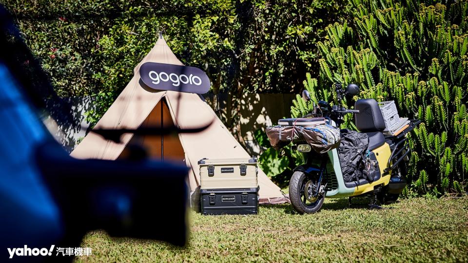 Gogoro CrossOver其一主打是作為戶外生活的移動載具並善用強大置物機能肩負大包小包的旅行配件。